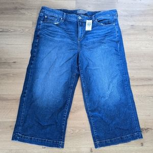 Torrid Wide Leg Crop Jeans